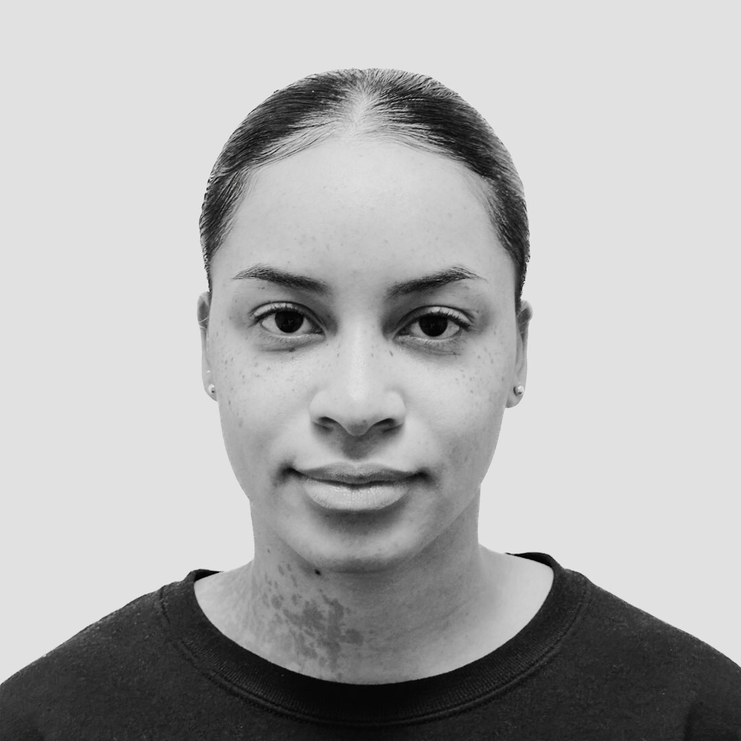 Portrait d'une chanteuse internationale élégante